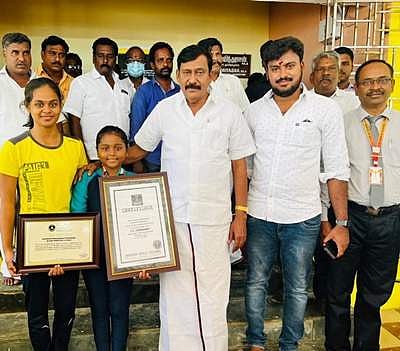 ஒரு நிமிடத்தில் 66 முறை செய்து டிம்பாசனத்தில் உலக சாதனை