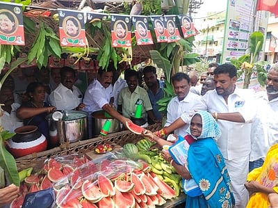 அரியலூரில் அதிமுகவினா் தண்ணீா் பந்தல் திறப்பு