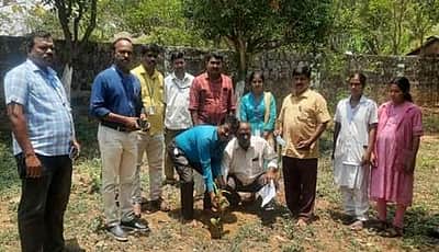 உலக சுகாதார தினம்:  வாழப்பாடியில் மரக்கன்றுகள் நடும் விழா