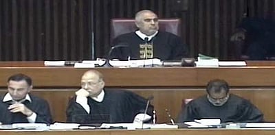 பாகிஸ்தான் நாடாளுமன்றம் பகல் 1 மணி வரை ஒத்திவைப்பு: வாக்கெடுப்பு நடக்குமா?