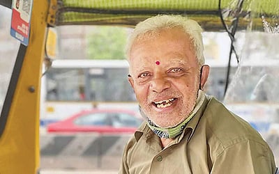 ஆட்டோ ஓட்டும்  விரிவுரையாளர்...!