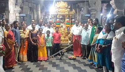 பேளூர் தான்தோன்றீஸ்வரர் கோயிலில் தங்கத் தேரோட்டம்: திரளான பக்தர்கள் பங்கேற்பு 