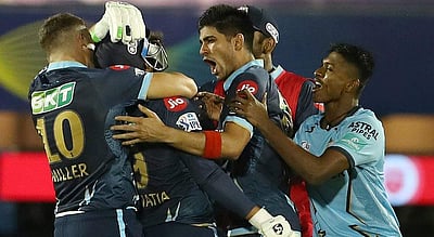 மீண்டும் சிக்ஸர் மழை: இருமுறை அதிசயம் நிகழ்த்திய தெவாதியா