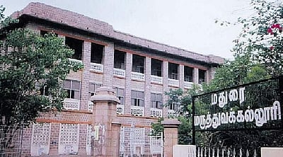 சமஸ்கிருதத்தில் உறுதிமொழி: காத்திருப்போர் பட்டியலில் மதுரை மருத்துவக் கல்லூரி டீன்