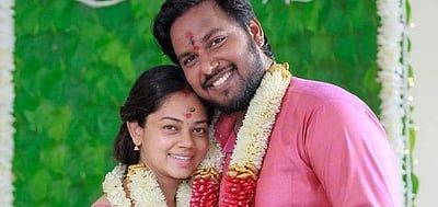 ஓட்டு வீட்டிலிருந்து சொந்த வீடு: பிக் பாஸ் பிரபலம் உருக்கம்