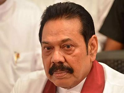 இலங்கை பிரதமா் மகிந்த ராஜபட்ச ராஜிநாமா: வன்முறை- துப்பாக்கிச்சூடு; ஆளும் கட்சி எம்.பி. பலி