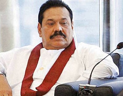 அரசினா் மாளிகையில் இருந்து வெளியேறும் மகிந்த ராஜபட்ச