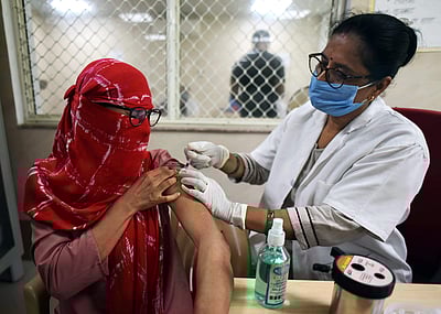 நாட்டில் மீண்டும் அதிகரிக்கும் கரோனா: புதிதாக 2,364 பேருக்கு தொற்று