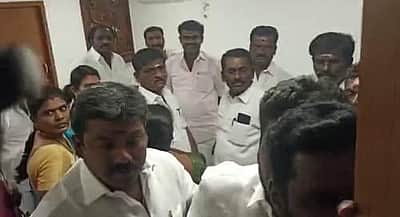 மதுரை: மாநகராட்சி கூட்டத்தில்  செய்தியாளர்கள் மீது திமுகவினர் தாக்குதல்