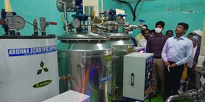 உயிா் உரங்கள் உற்பத்தி மையத்தில் ஆட்சியா் ஆய்வு