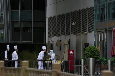 சீனாவின் ஷாங்காயில் ஹோட்டல்கள், மருத்துவமனைகளுக்குச் செல்ல கட்டுப்பாடு!