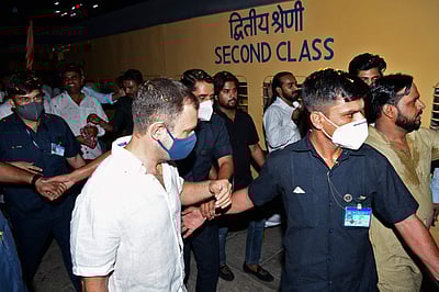 உதய்பூருக்கு ரயிலில் பயணித்த ராகுல் காந்தி