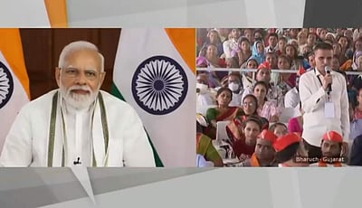 மருத்துவம் படிக்க ஆசை: சிறுமியின் பதிலால் உணர்ச்சிவசப்பட்ட பிரதமர் மோடி