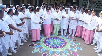 தொகுப்பூதிய செவிலியா்களைப் பணி நிரந்தரம் செய்ய வலியுறுத்தல்