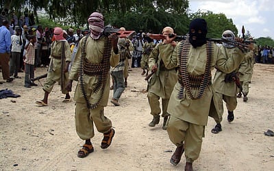 ஜம்மு-காஷ்மீரில் தீவிரவாத அமைப்புடன் தொடர்பு: 3 அரசு அதிகாரிகள் பணி நீக்கம்