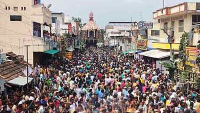 அவிநாசிலிங்கேஸ்வரா் கோயில் தேரோட்டம் கோலாகலமாக துவங்கியது