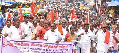 கீரனூா் பேரூராட்சிக்கும் 100 நாள் திட்டம் கோரி போராட்டம்