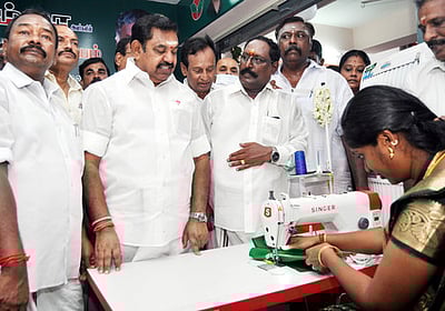 கட்டுமானப் பொருள்களை அத்தியாவசியப் பொருள்கள் பட்டியலில் கொண்டுவர வேண்டும்: எடப்பாடி கே.பழனிசாமி