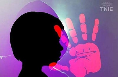 மேகாலயா: பிக்பாக்கெட் அடித்த பெண்ணை கம்பத்தில் கட்டிவைத்த  கொடூரம்!