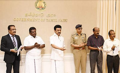 சென்னையில் 500 பேருந்துகளில் புதிய வசதிகள்: முதல்வர் தொடக்கி வைத்தார்