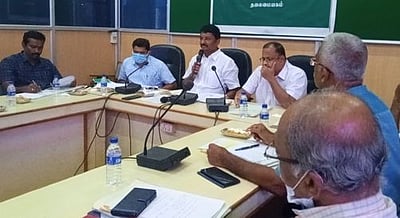 ’சுய உதவி குழுக்களுக்கு அதிக கடன் வழங்க வேண்டும்‘