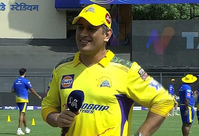 சென்னையில் 4 மாற்றங்கள்: பேட்டிங்கை தேர்வு செய்தார் தோனி