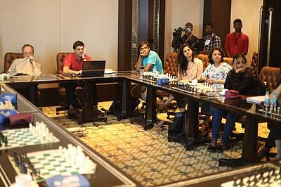 செஸ் ஒலிம்பியாட்: விஸ்வநாதன் ஆனந்த்-கெல்ஃபாண்ட் மேற்பாா்வையில் இந்திய அணி தீவிர பயிற்சி