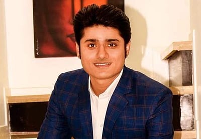 தயாரிப்பாளர் சந்தீப் சிங் இயக்குநர் அவதாரம் எடுக்கிறார்