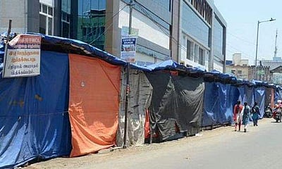 நூல் விலை உயா்வைக் கண்டித்து ஈரோட்டில் கடையடைப்பு