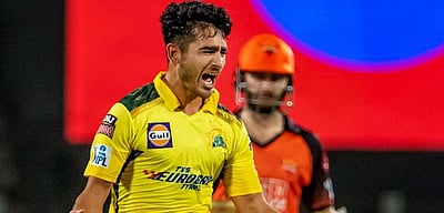 பவர்பிளே ஓவர்களில் அதிக விக்கெட்டுகள் எடுத்த வீரர் யார்?