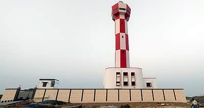 வானம் ஊன்றிய மதலை