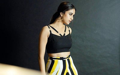 பார்வையால் அள்ளும் கீர்த்தி சுரேஷ் - புகைப்படங்கள்