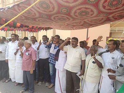 புதுச்சேரி பஞ்சு ஆலைகளை மீண்டும் இயக்க வலியுறுத்தி தொழிற்சங்கங்கள் ஆர்ப்பாட்டம்