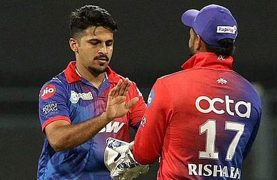 முக்கியமான நேரத்தில் நன்றாக விளையாடுவது மகிழ்ச்சி தருகிறது: ஷர்துல் தாக்குர்