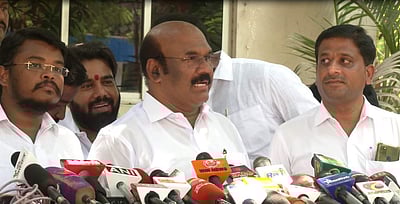 சின்னத்திரை நடிகை சித்ரா மரணத்தில் முன்னாள் அமைச்சருக்கு தொடர்பா? ஜெயக்குமார் பதில்