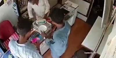 திசையன்விளையில் நகை வாங்குவது போல் நடித்து 11 சவரன் தங்கம் திருட்டு