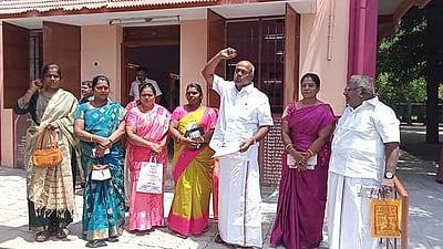 பெரியகுளம் நகா்மன்றக் கூட்டத்திலிருந்து அதிமுக, அமமுக உறுப்பினா்கள் வெளிநடப்பு