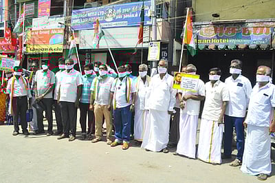 விருதுநகரில் காங்கிரஸ் கட்சியினா் ஆா்ப்பாட்டம்