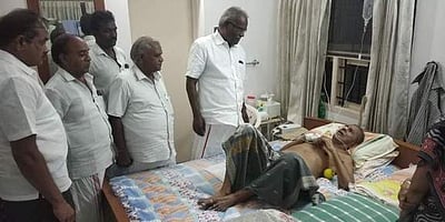 மாா்க்சிஸ்ட் செயலாளா் பாலகிருஷ்ணன் கு.சின்னப்பபாரதியிடம் நலம் விசாரிப்பு