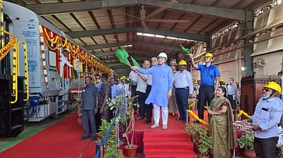 பெரம்பூரில் 12,000 ரயில் பெட்டிகளின் பயன்பாட்டைத் துவக்கிவைத்த மத்திய அமைச்சர்