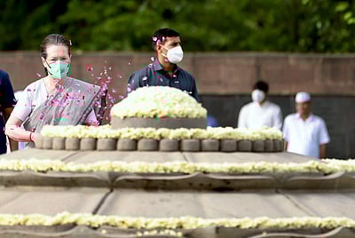 ராஜீவ் காந்திக்கு பிரதமா் மோடி, சோனியா காந்தி அஞ்சலி