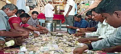 குடியாத்தம் கெங்கையம்மன் கோயில் உண்டியல் காணிக்கை ரூ. 7 லட்சம்