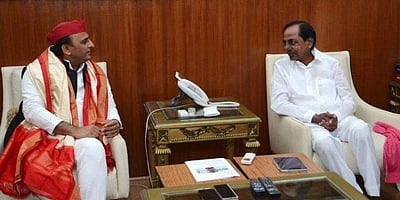 தெலங்கானா முதல்வர் சந்திரசேகர் ராவ் உடன் அகிலேஷ் யாதவ் சந்திப்பு