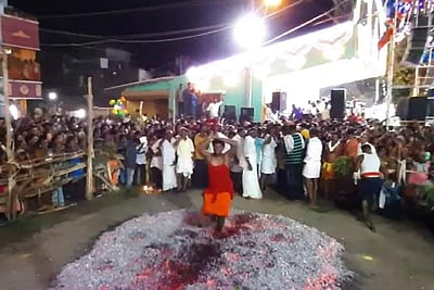 புதுச்சேரியில் திரௌபதி அம்மன் கோவில் தீமிதி திருவிழா