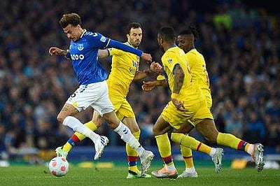 பிரீமியா் லீக்: தப்பியது எவா்டன்