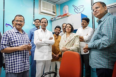 அரவிந்த் கேஜரிவால், சந்திரசேகர ராவ் சந்திப்பு: பேசியது என்ன?