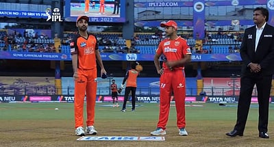 டாஸ் வென்ற சன்ரைசர்ஸ் பேட்டிங்