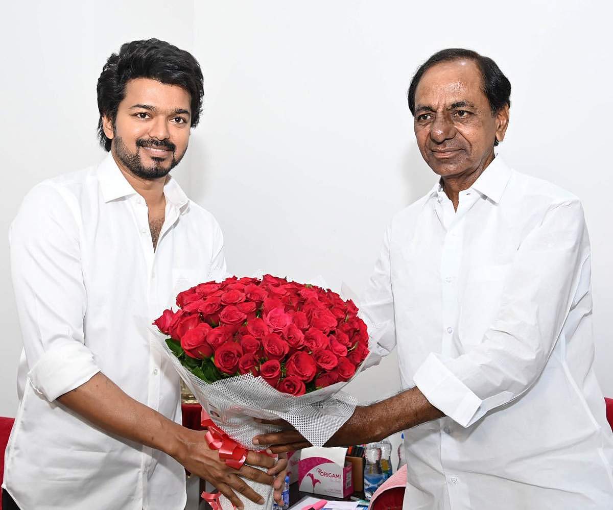 தெலங்கானா முதல்வருடன் நடிகர் விஜய் சந்திப்பு - புகைப்படங்கள்