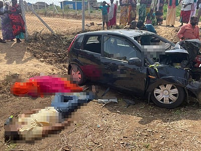 திருமானூர் அருகே கார் விபத்து: ஒரே குடும்பத்தைச் சேர்ந்த 4 பேர் பலி