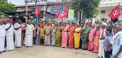 அவிநாசியில் டேங் ஆப்ரேட்டர்கள் ஆர்ப்பாட்டம்